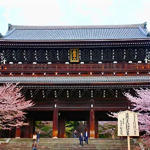 Apartment The Plum-residence E, Kyoto